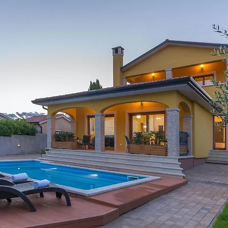 Mala Сasa de vacaciones *